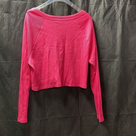 Wild fable v neck crew crop shirt - Picture 6 of 8